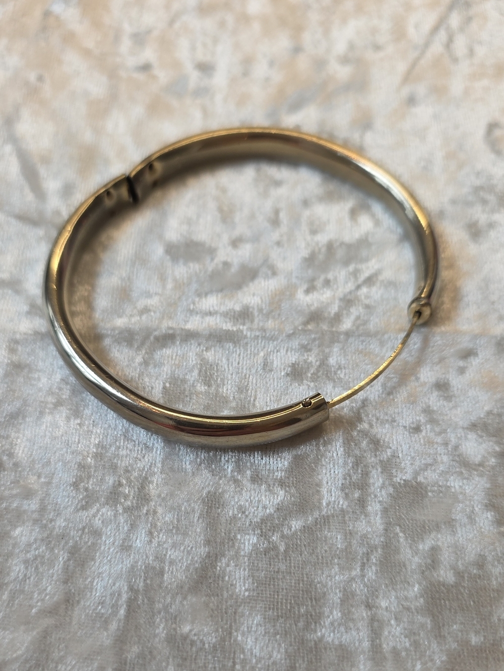 Classic Antique Silver-Tone Hinged Sleek Bangle Bracelet